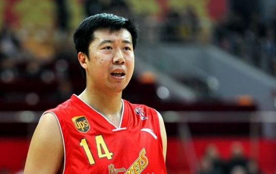 第一个登陆 NBA的中国篮球运动员  。 