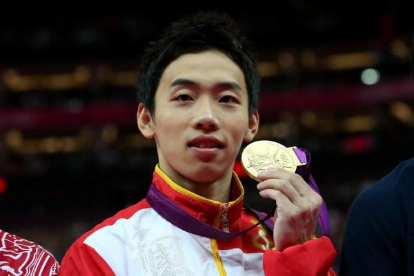 中国最早连获两届奥运会金牌的运动员是哪一位?